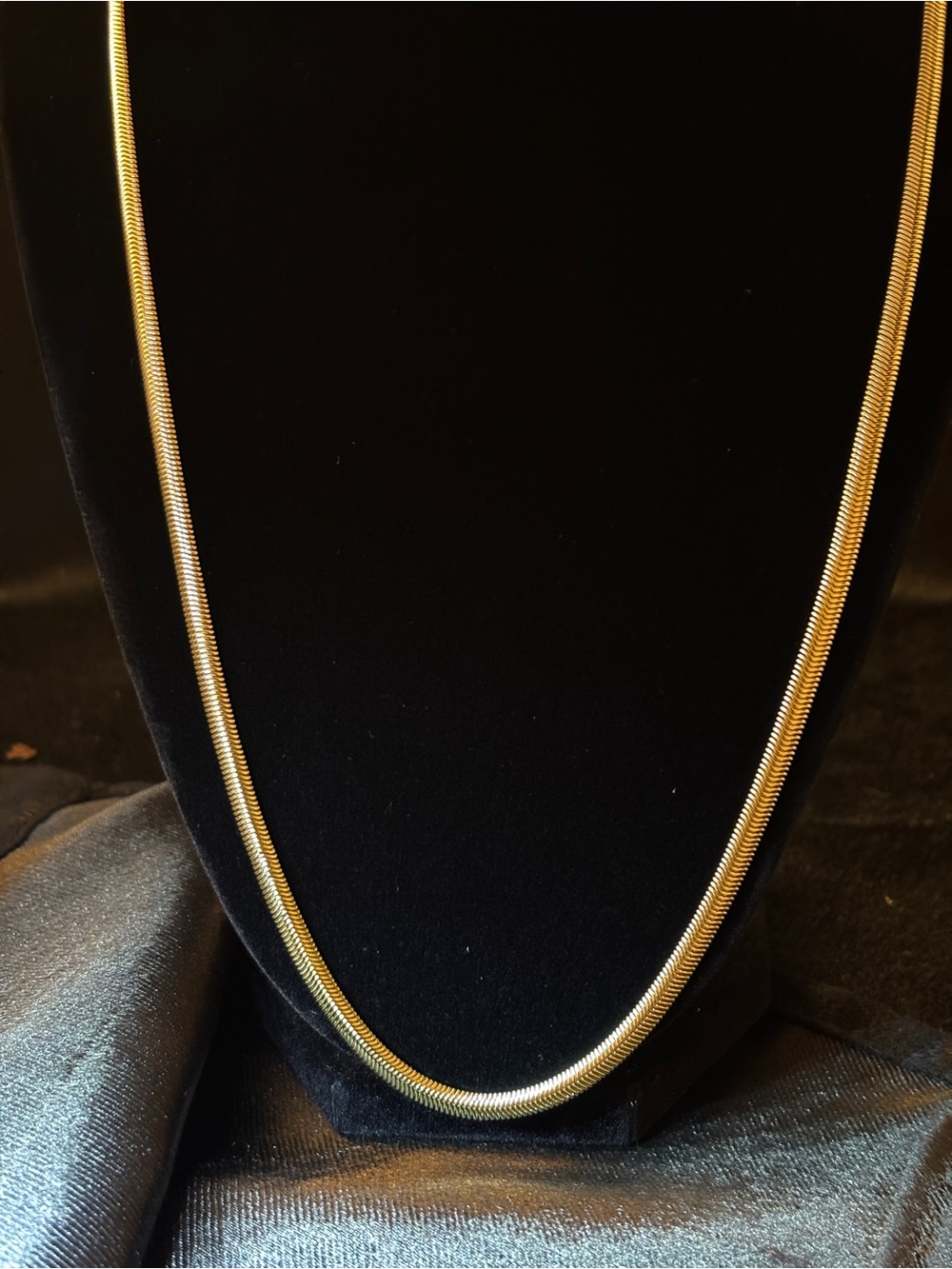 4mm Yellow Gold Herringbone Necklace 24in - Picture 4 of 16